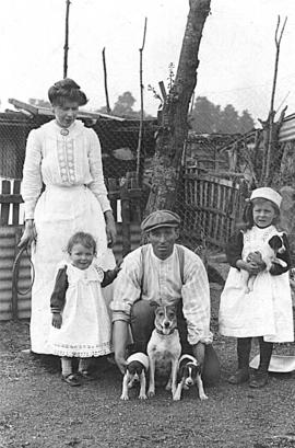 Albert and Elizabeth Townsend with Ethel and younger daughter Gladys