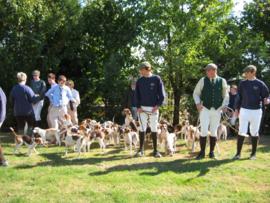 A meeting of Radley College Beagles at Ditchley Farm, Lew. 2003.