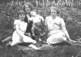 L-R Stella Tanner & mother Ada Tanner & 2 others
