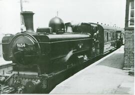 Steam engine 9654 at Bampton & Brize Norton station