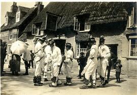 Morris Men outside the Elephant & Castle c1924