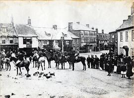 Old Berks Hunt meeting ouside The Talbot