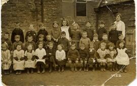 Mrs Edie Foreshew can't help with the names of the people in this picture but thinks her sibbling...