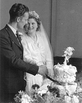 Ruth Dixey Marriage To Robert Ferguson  August 1947 (Td)