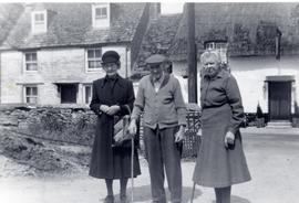 Mrs Rogers, Albert and Mary Elizabeth Townsend at Castle View farm