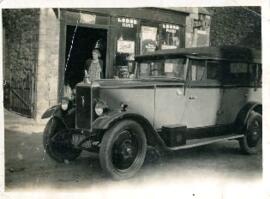 Townsend family and shop in the High Street