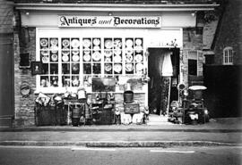 Antique shops in Bampton