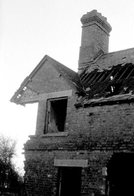 Plantation_Cottages_when_derelict plus memories of Beth Fearn & Don Rouse